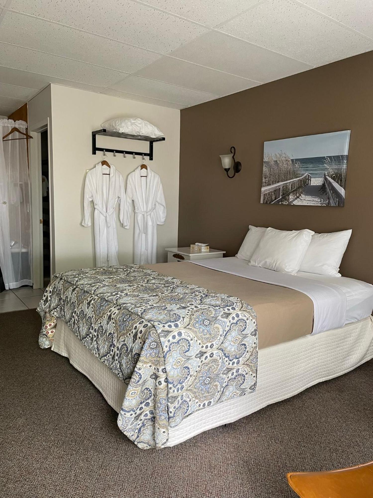 Hotel Le Pionnier Тадуссак Экстерьер фото