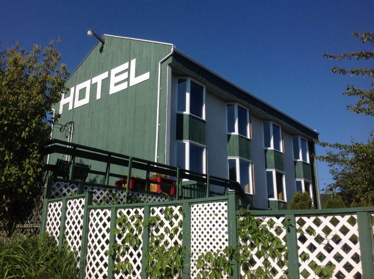 Hotel Le Pionnier Тадуссак Экстерьер фото